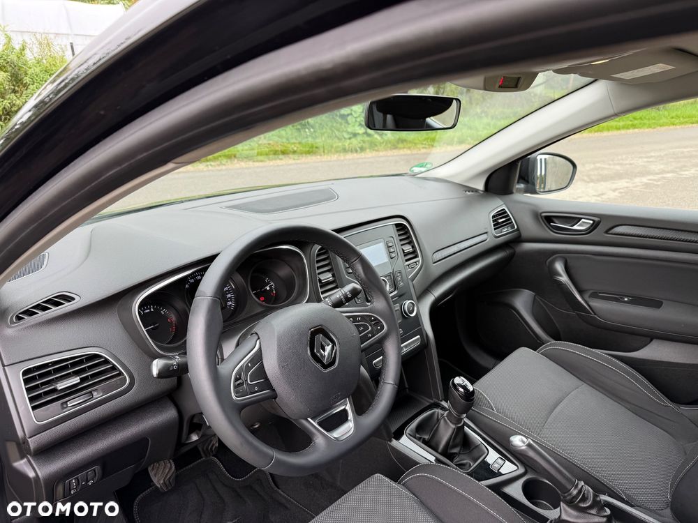 Renault Megane ENERGY TCe 130 Start & Stop Paris - 3