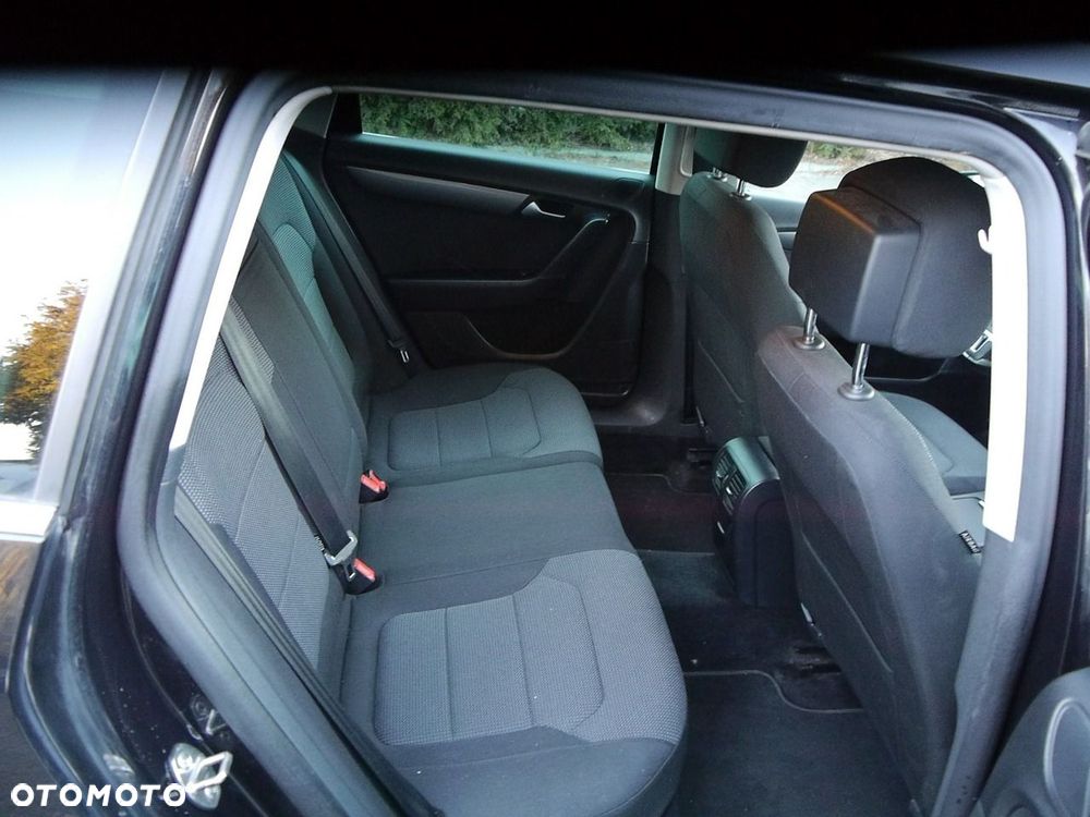 Volkswagen Passat - 31