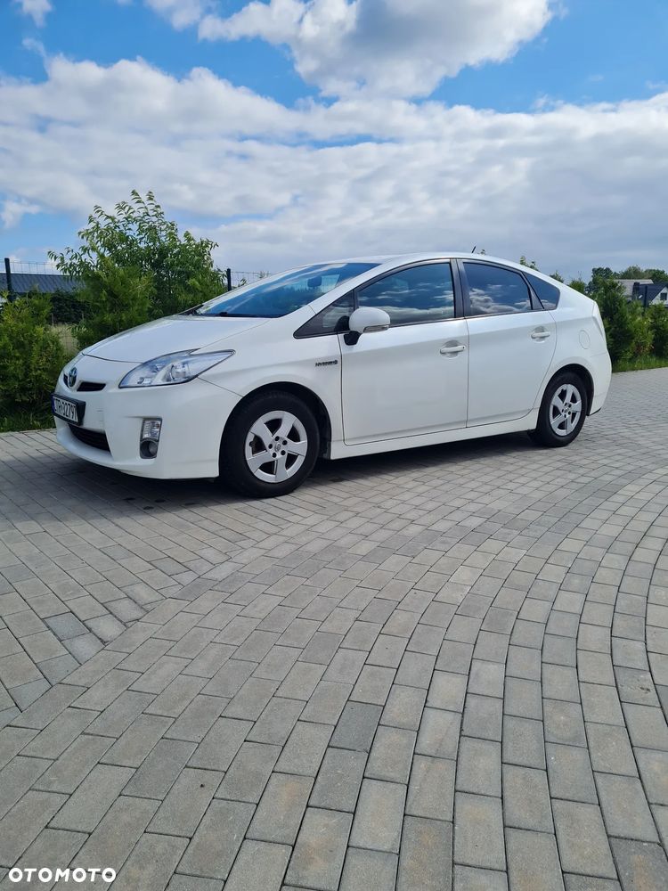 Toyota Prius (Hybrid) - 2