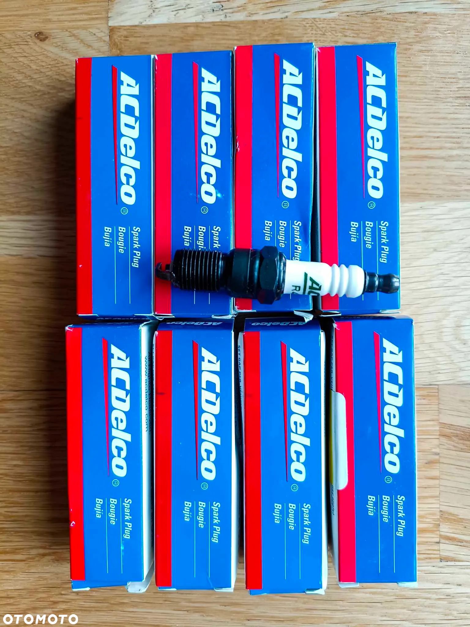 KOMPLET ZESTAW SWIEC ZAPLONOWYCH SWIECE ZAPLONOWE BUICK 2.0 2.2 2.3 2.4 2.8 3.0 3.1 3.3 3.4 3.5 3.8 3.9 4.6 5.3 5.7 V6 V8 LESABRE LUCERNE PARK AVENUE RAINIER REATTA REGAL RENDEZVOUS RIVIERA SKYHAWK - 1