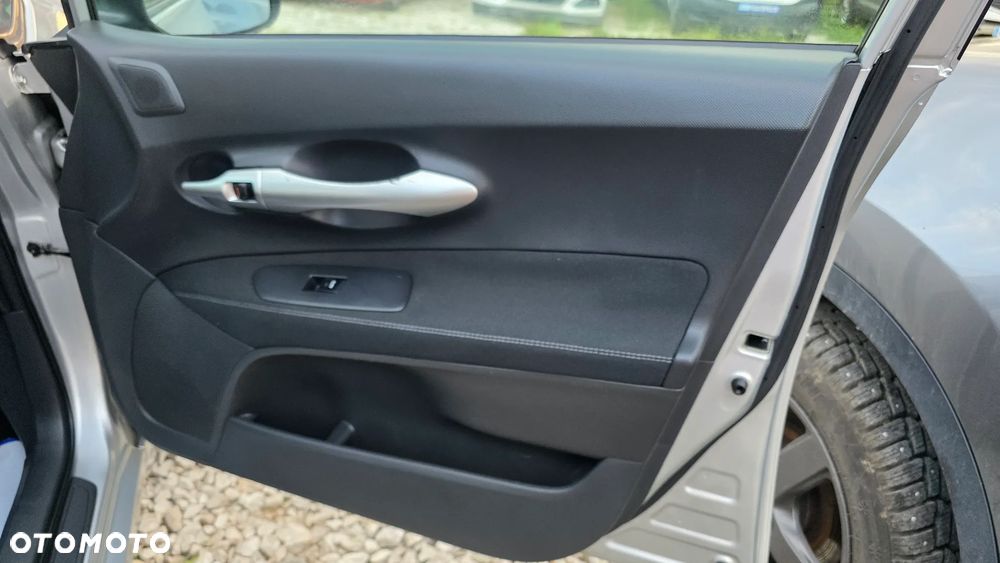 Toyota Auris 1.33 Dual-VVT-i Life Plus - 23
