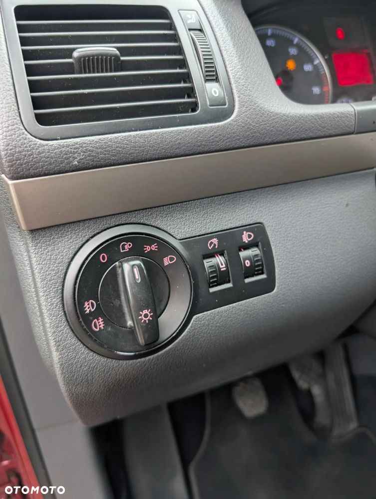 Volkswagen Touran - 11