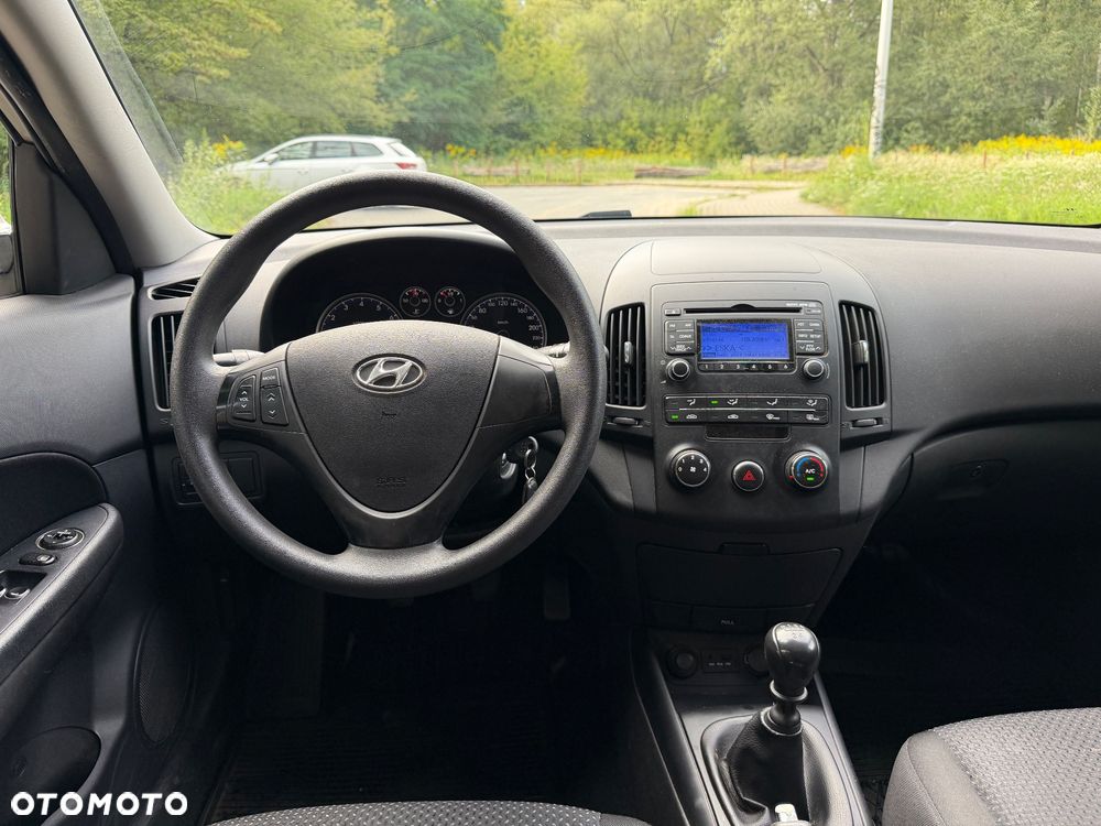 Hyundai i30 1.6 Classic + - 11