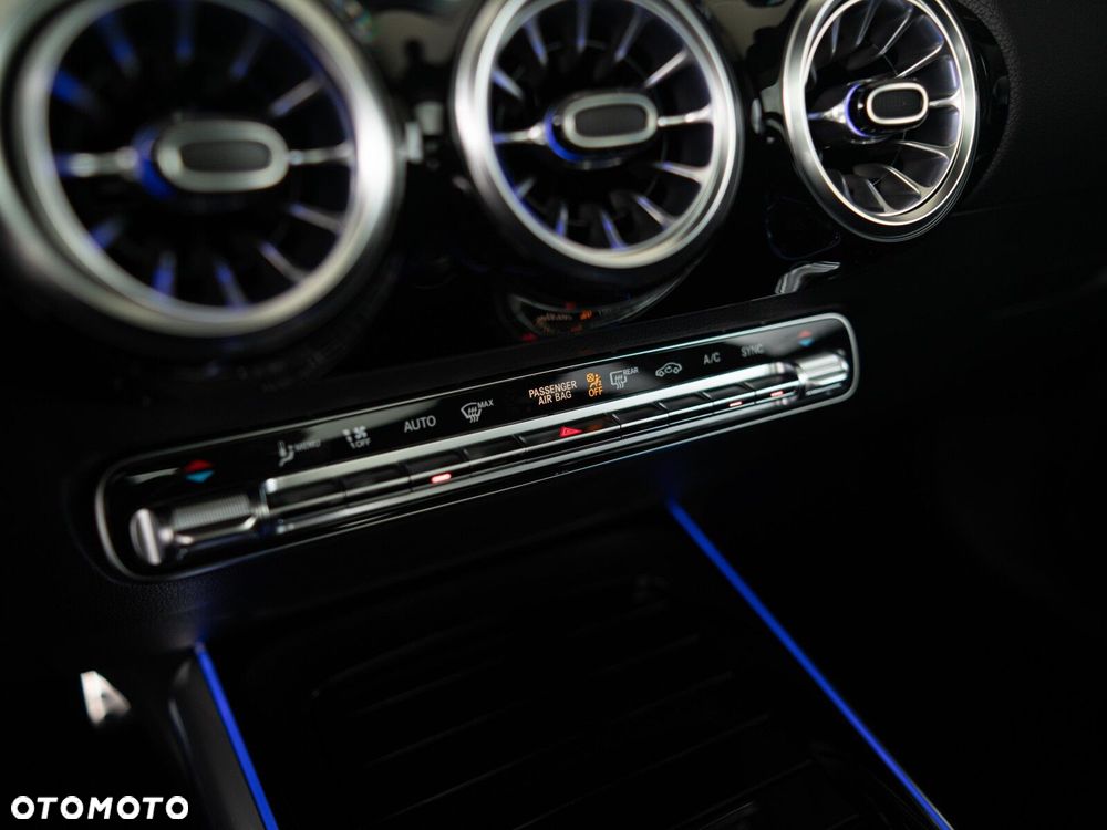 Mercedes-Benz GLA - 26