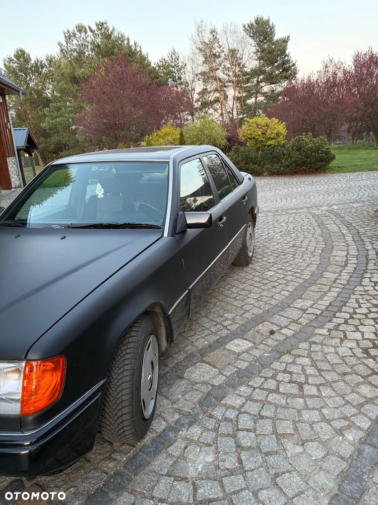 Mercedes-Benz Klasa E ver-260-4--matic - 4