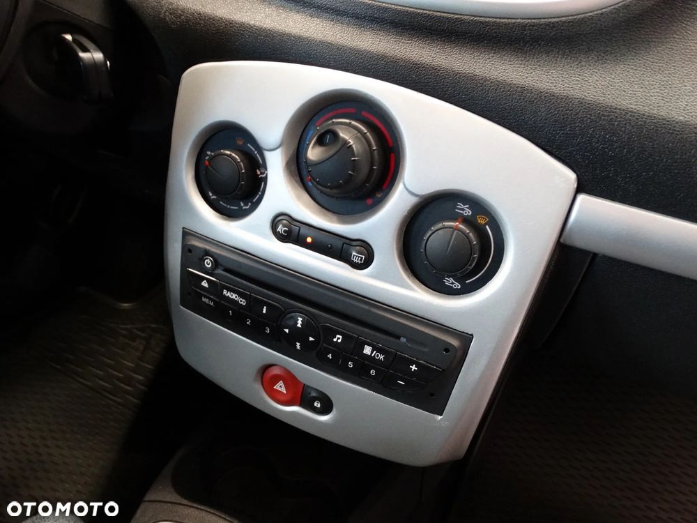 Renault Clio 1.2 16V Authentique - 24