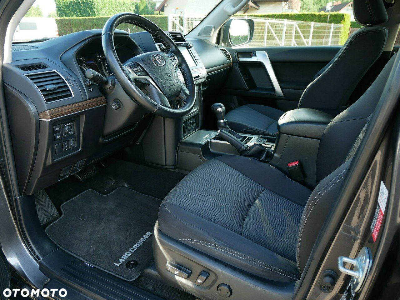 Toyota Land Cruiser - 4