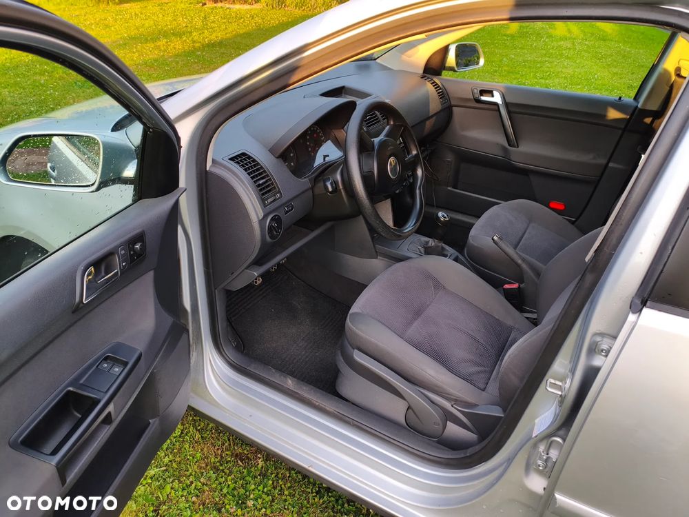 Volkswagen Polo 1.4 16V Trendline - 8