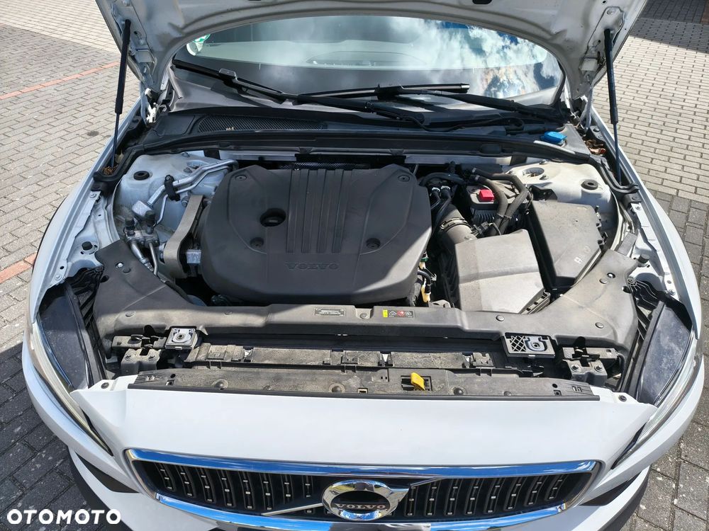 Volvo V60 Cross Country B5 B AWD Ultimate - 9