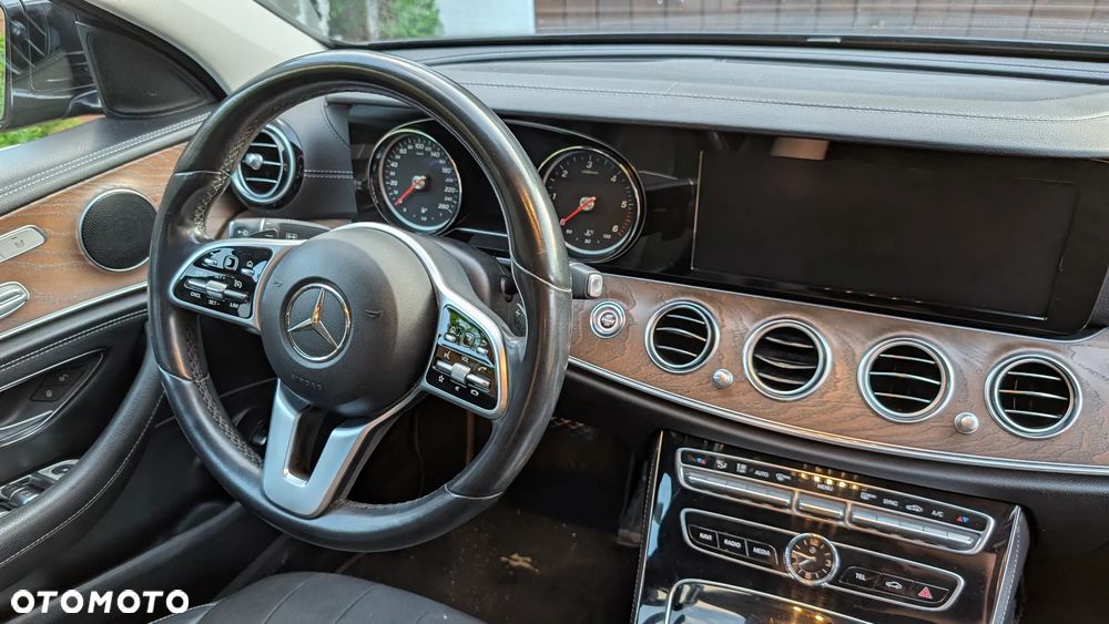 Mercedes-Benz Klasa E 200 d 9G-TRONIC - 11