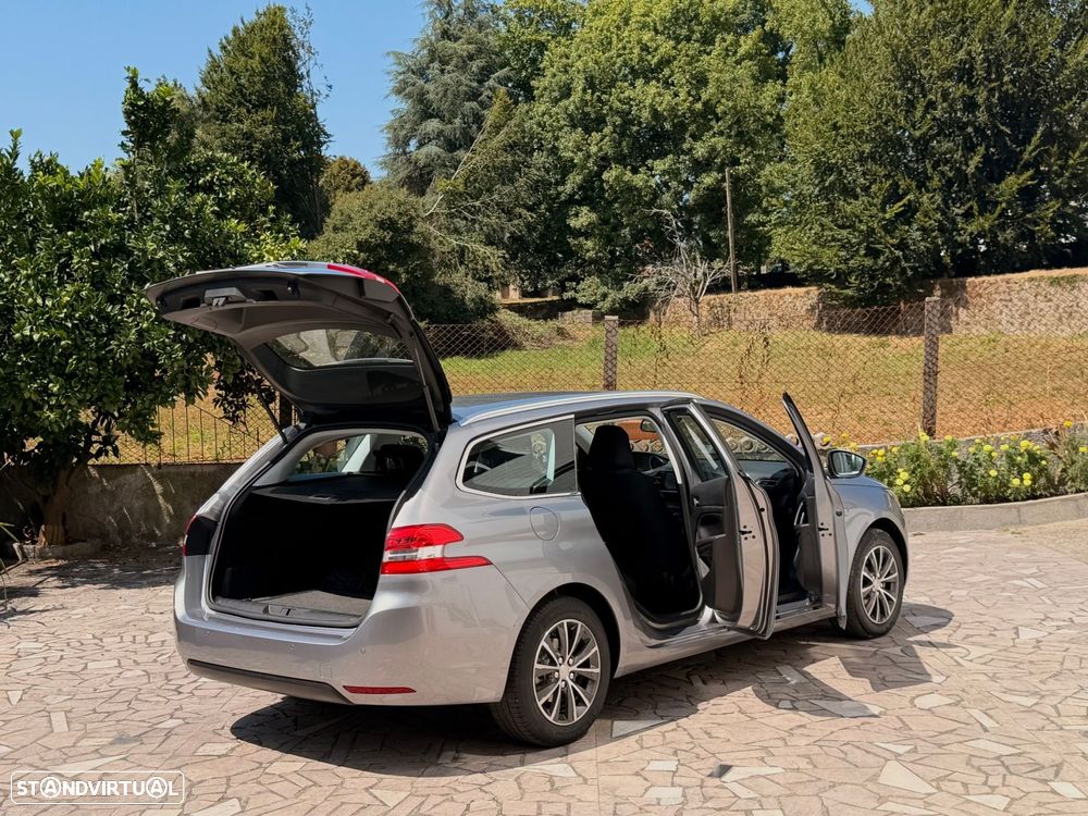 Peugeot 308 SW 1.2 PureTech Allure - 17