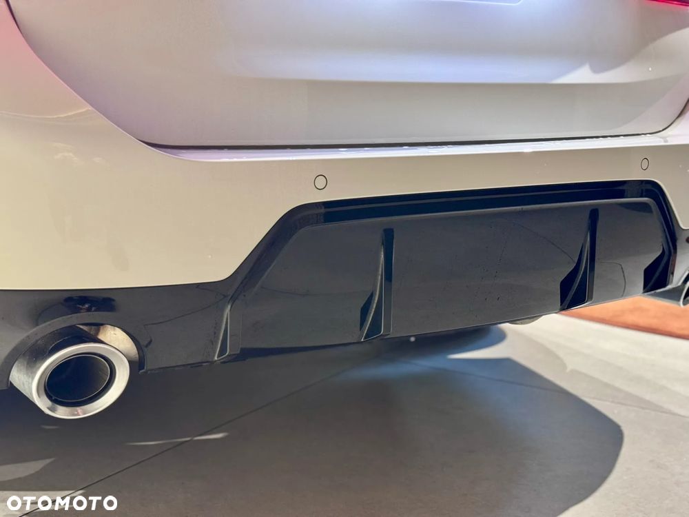 BMW Seria 3 330i xDrive M Sport - 17