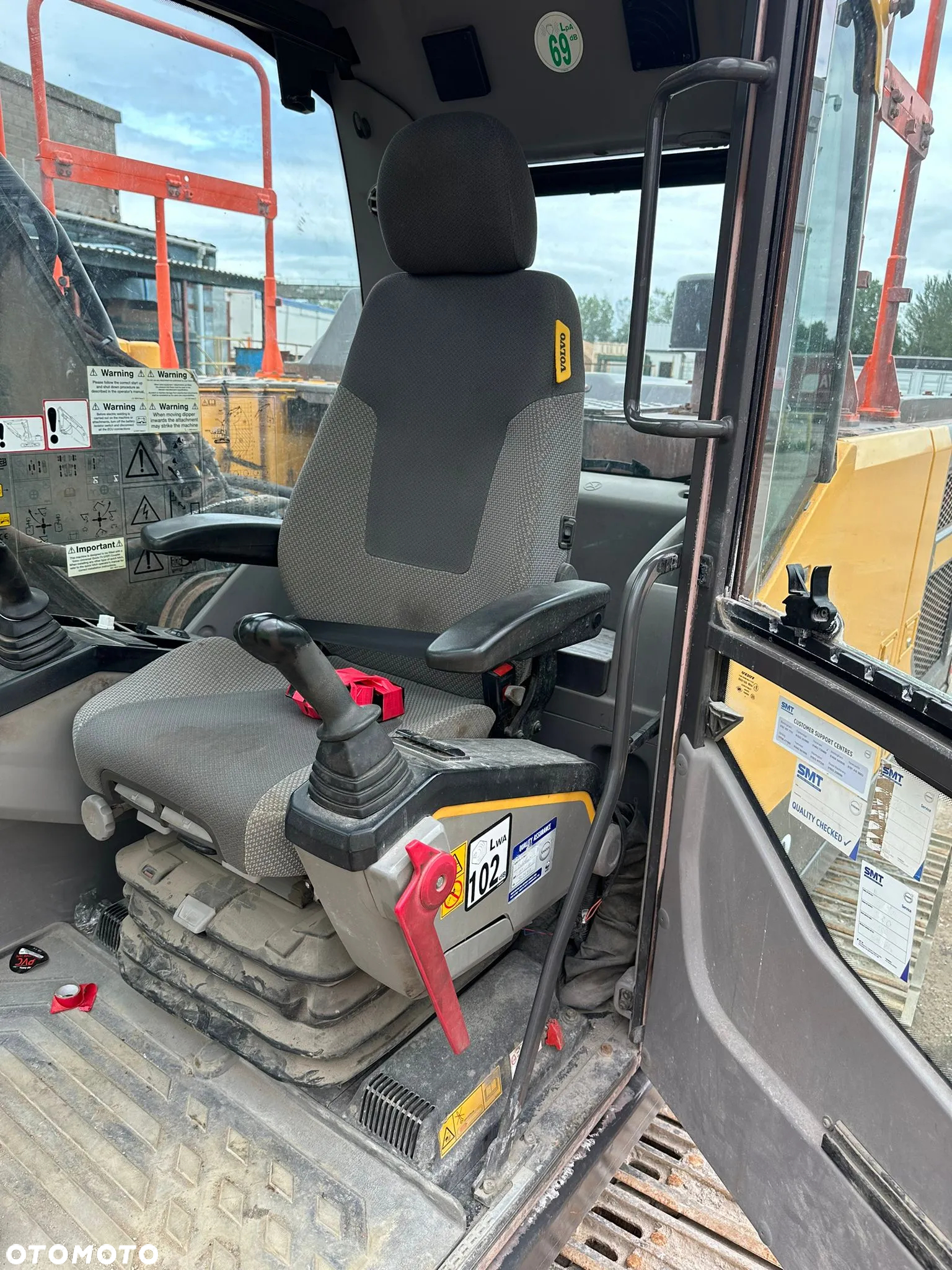 Volvo EC220 EL - 12