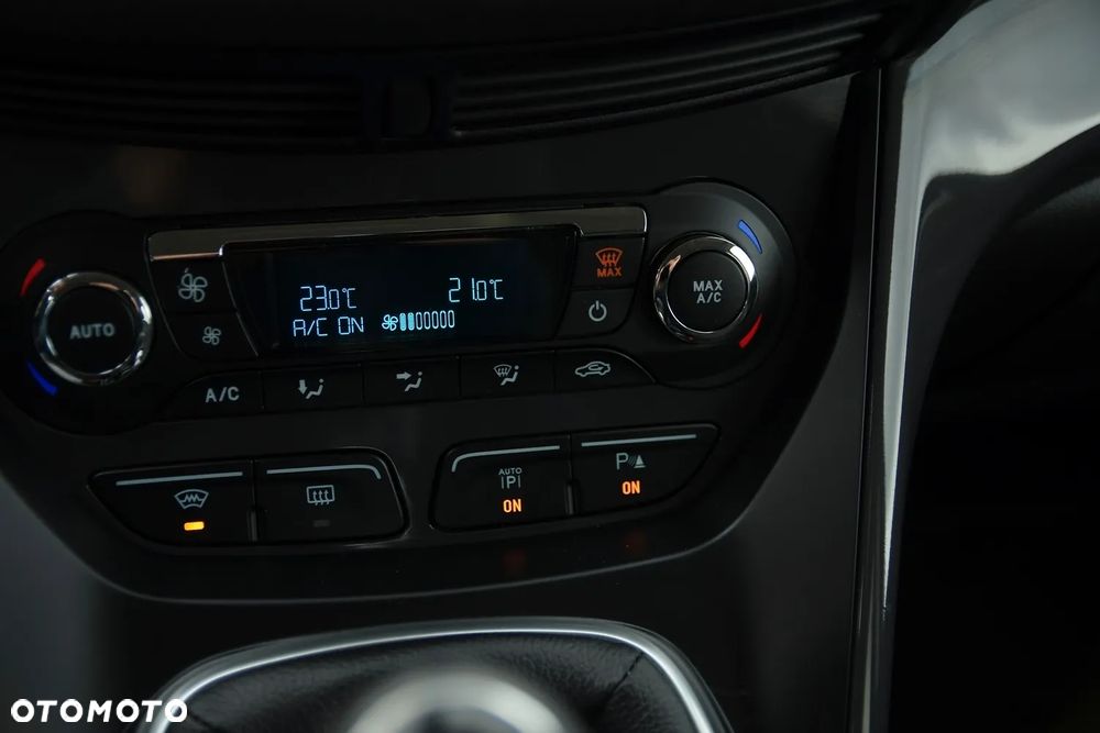 Ford Kuga 2.0 TDCi 4x4 Titanium - 29