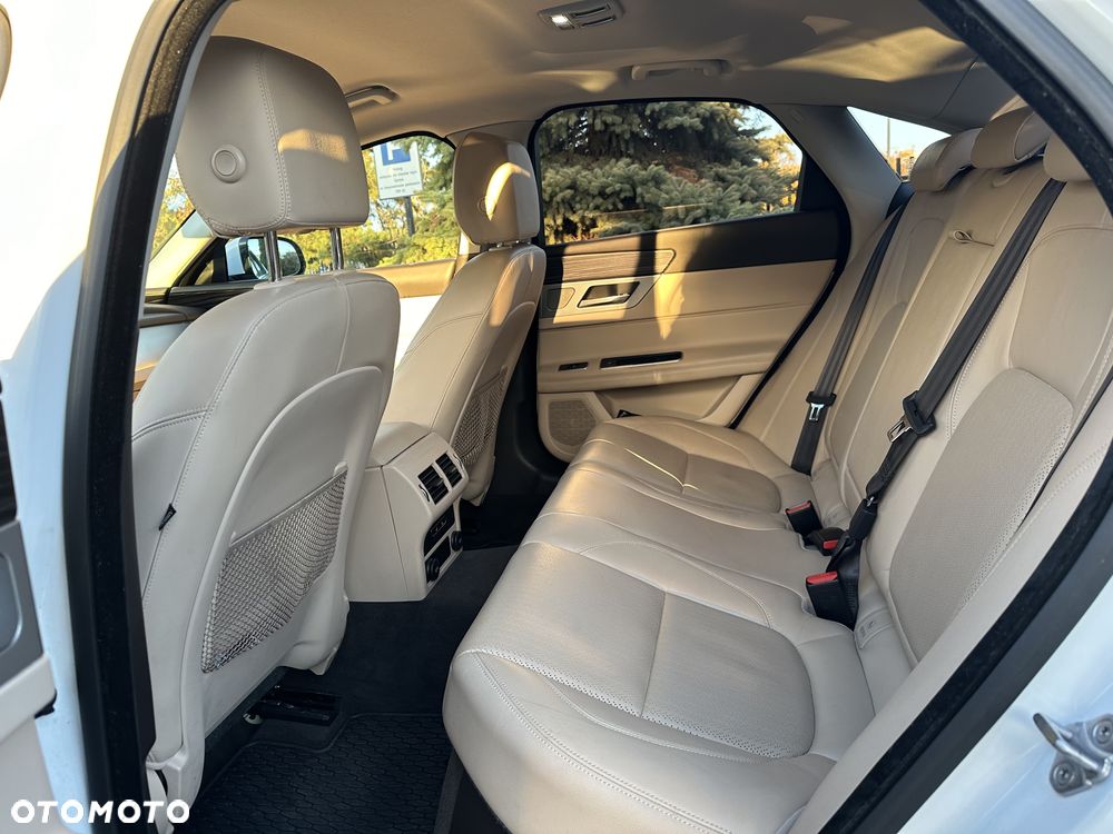 Jaguar XF 2.0 i4D Portfolio - 15