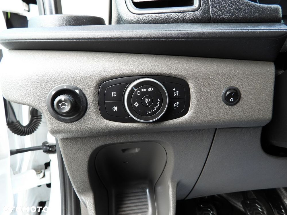 Ford TRANSIT CHŁODNIA KONTENER 0*C 8 PALET TEMPOMAT BLIŹNIACZE KOŁA KLIMATYZACJA  130KM - 27