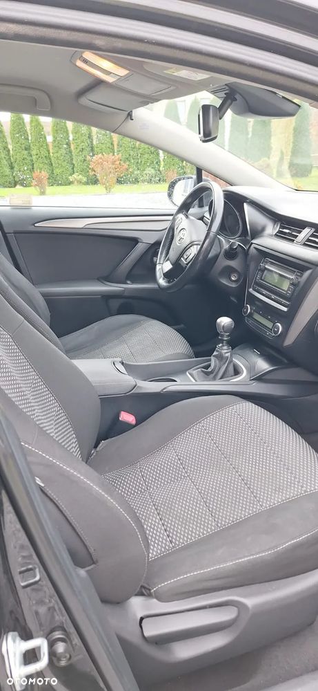 Toyota Avensis 1.8 Active - 9