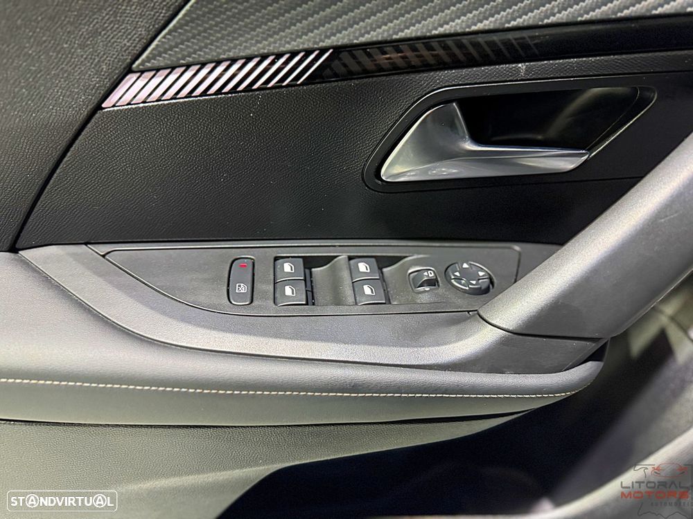 Peugeot 2008 1.2 PureTech Allure - 17