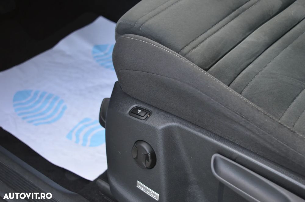 Volkswagen Touran 2.0 TDI SCR Highline - 22