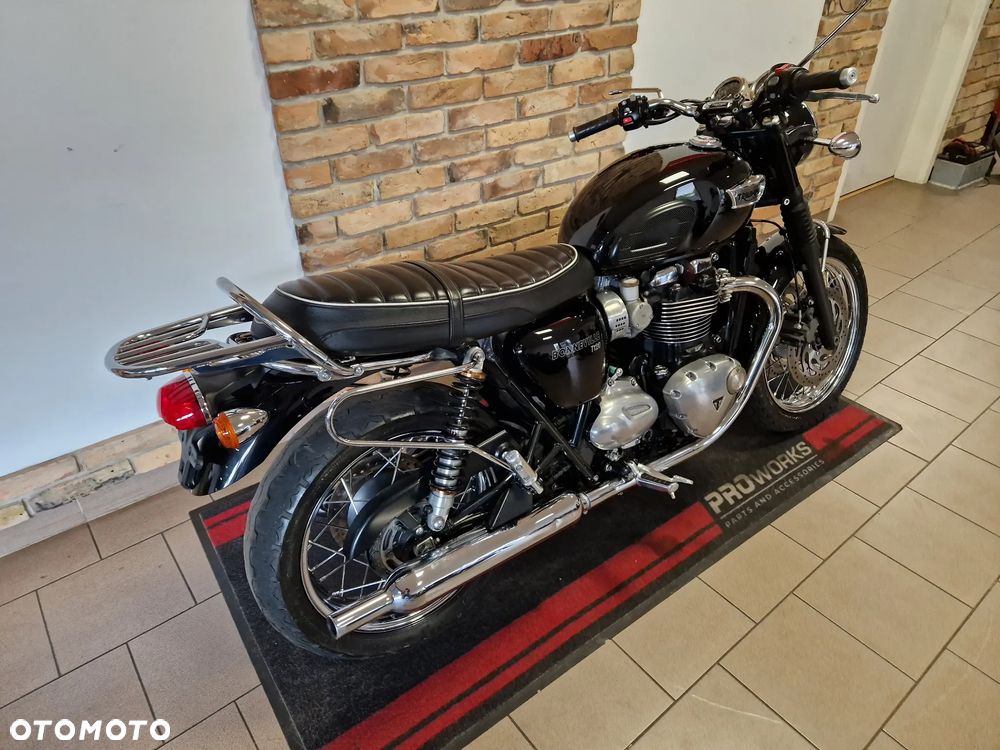 Triumph Bonneville - 3