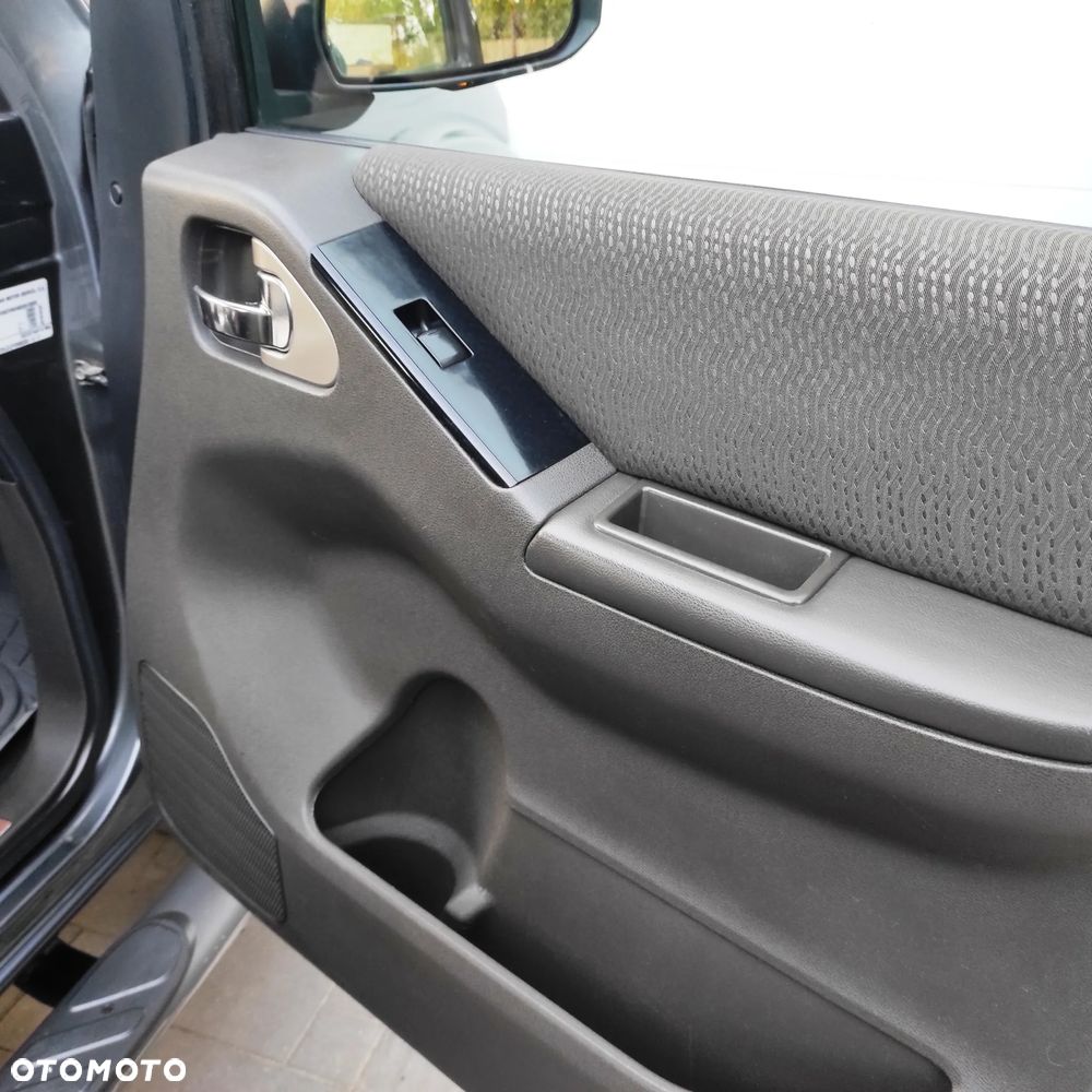 Nissan Navara 2.5 D Platinum - 31