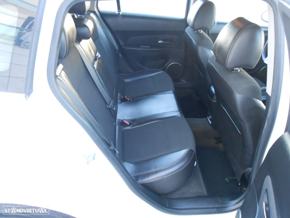 Chevrolet Cruze SW 1.7 VCDi LT - 23