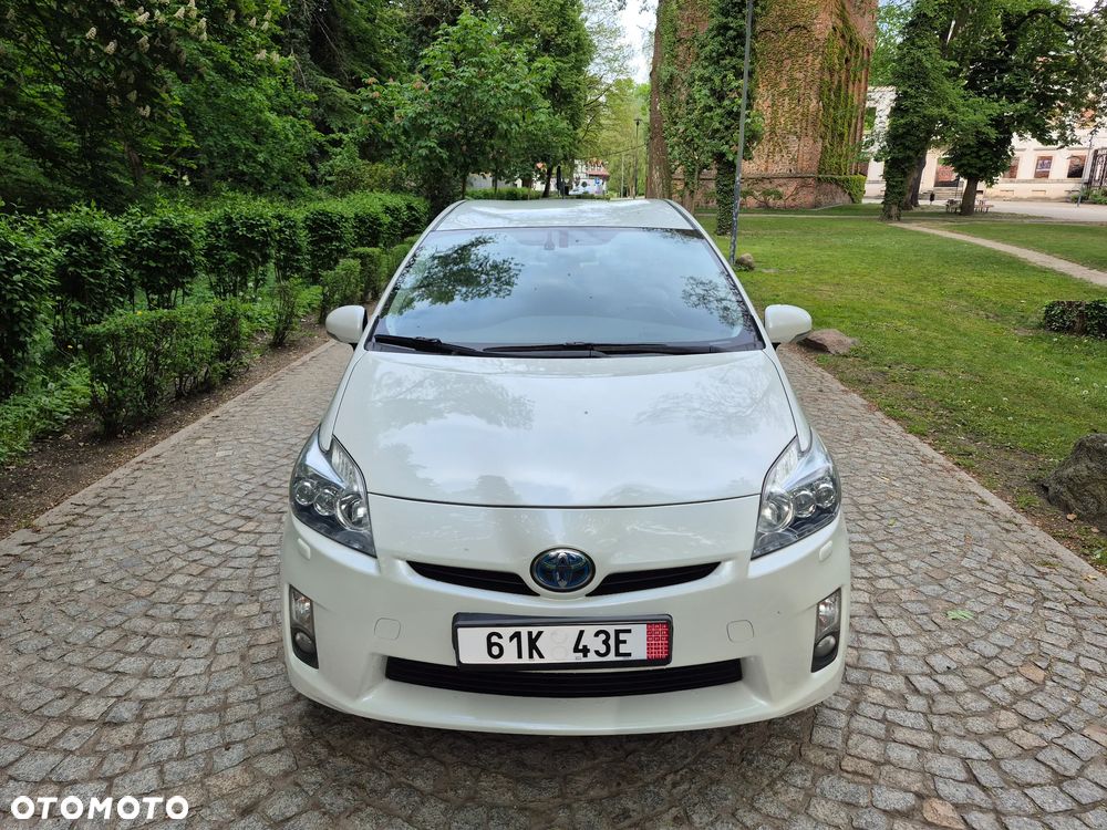 Toyota Prius (Hybrid) Executive - 2