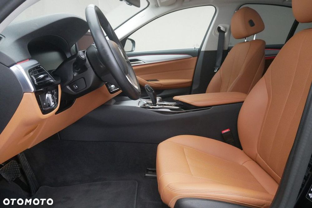 BMW Seria 5 520d xDrive - 12