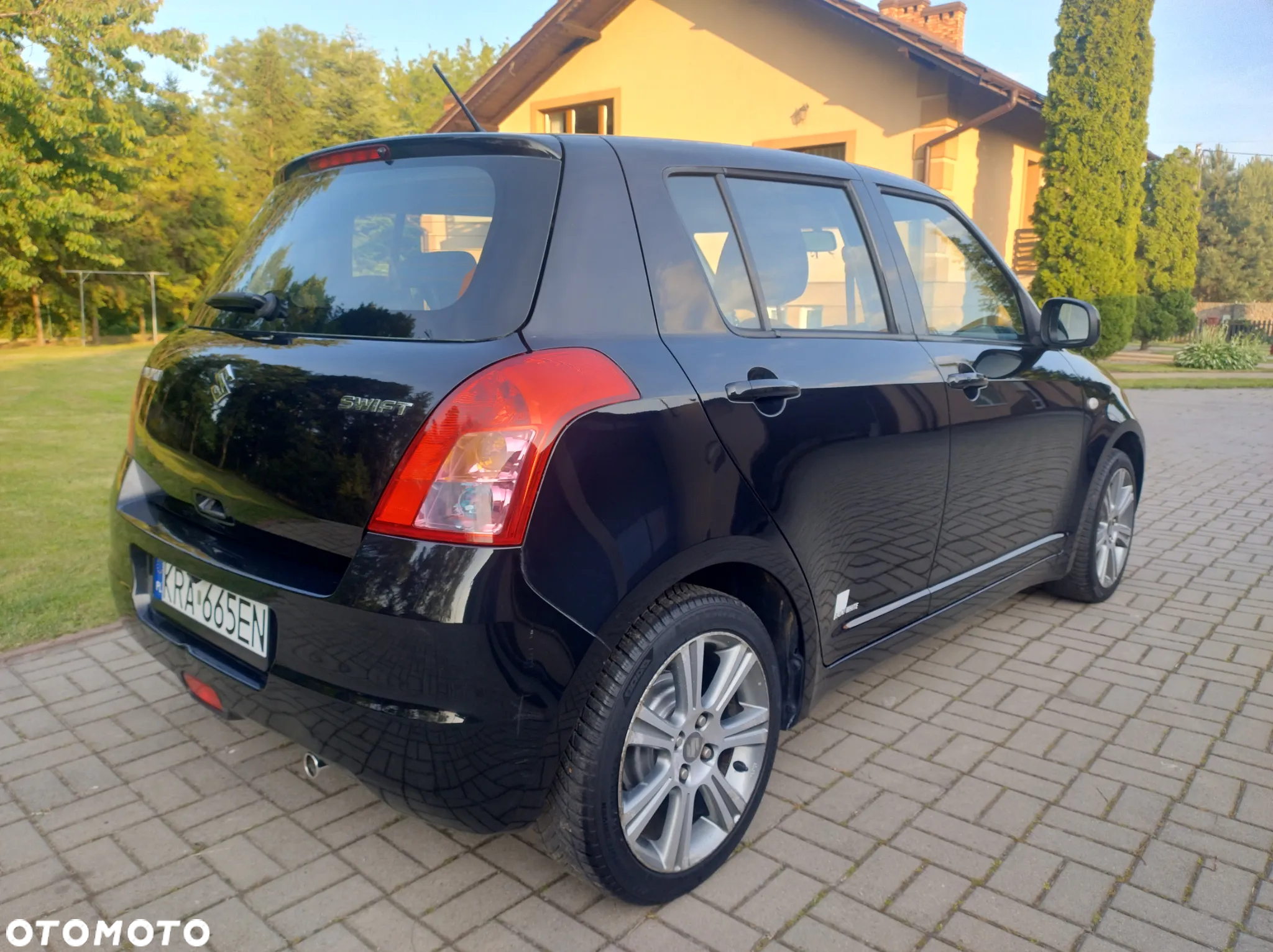 Suzuki Swift 1.3 Black and White - 7