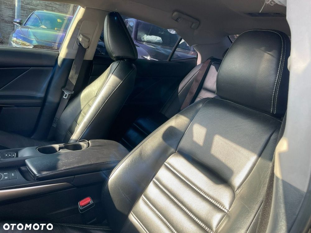 Lexus IS 300h Business Edition - 9
