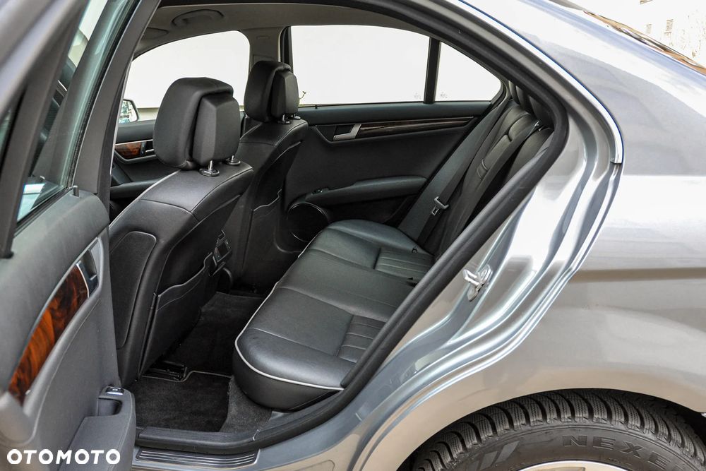 Mercedes-Benz Klasa C 350 BlueEff 4-Matic Elegance - 8