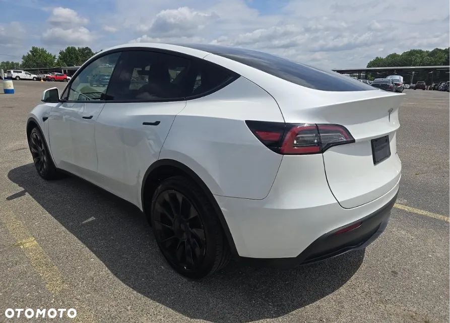 Tesla Model Y Long Range Dual Motor AWD - 3