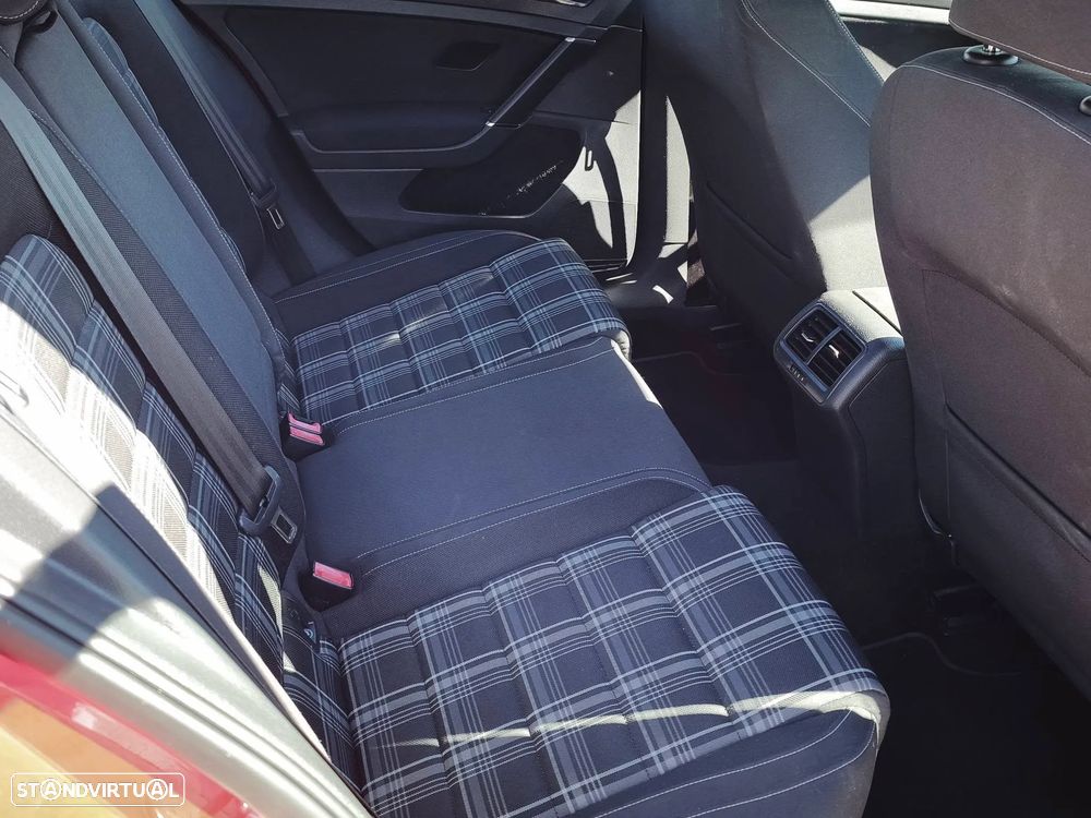 VW Golf 2.0 TDI GTD DSG - 25