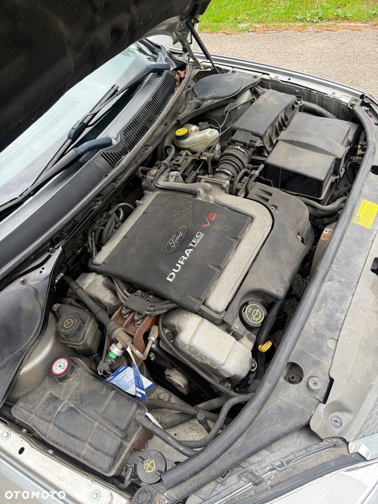 Ford Mondeo 2.5 V6 Ghia X - 32