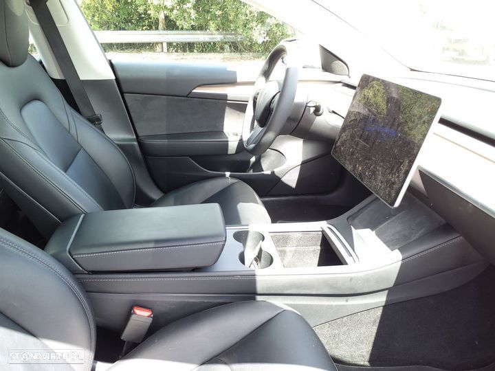Tesla Model 3 - 3