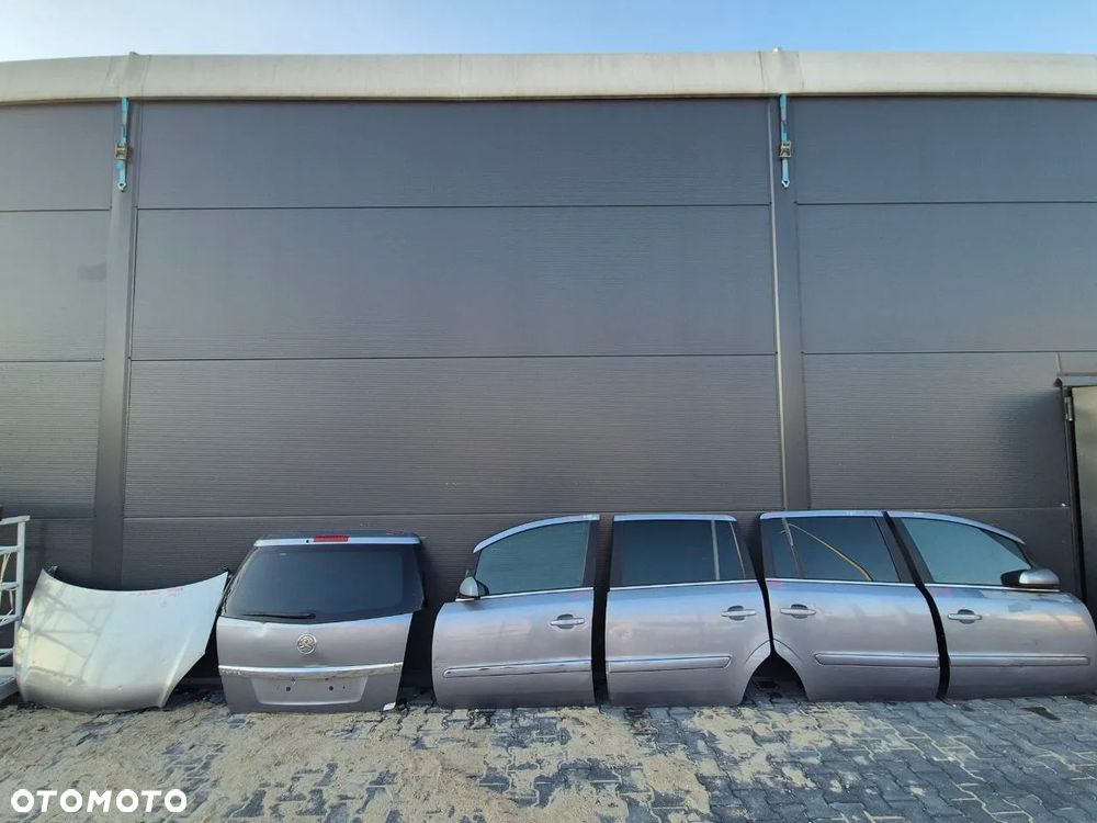 DRZWI KLAPA MASKA OPEL ZAFIRA II B - 31