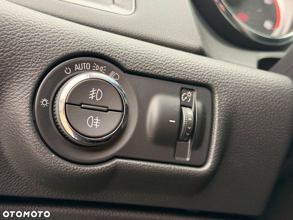 Opel Astra 2.0 CDTI DPF Innovation - 17