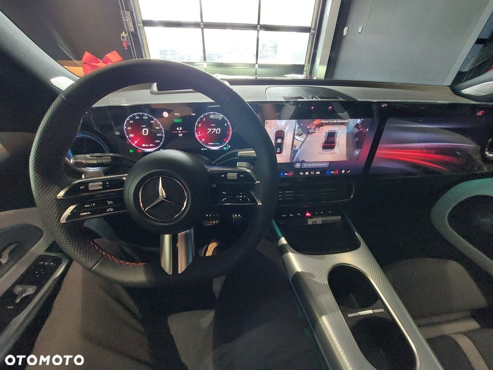 Mercedes-Benz GLB - 12