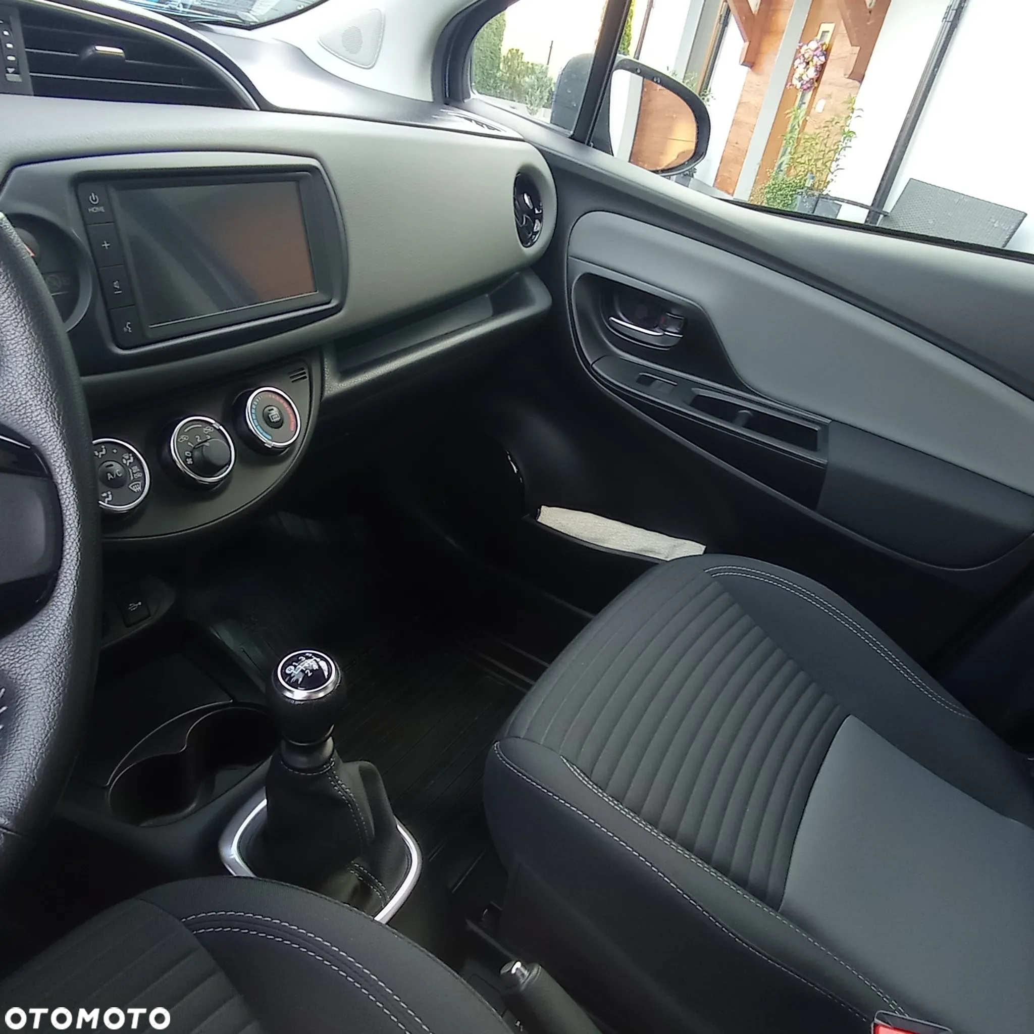 Toyota Yaris 1.5 Premium - 6