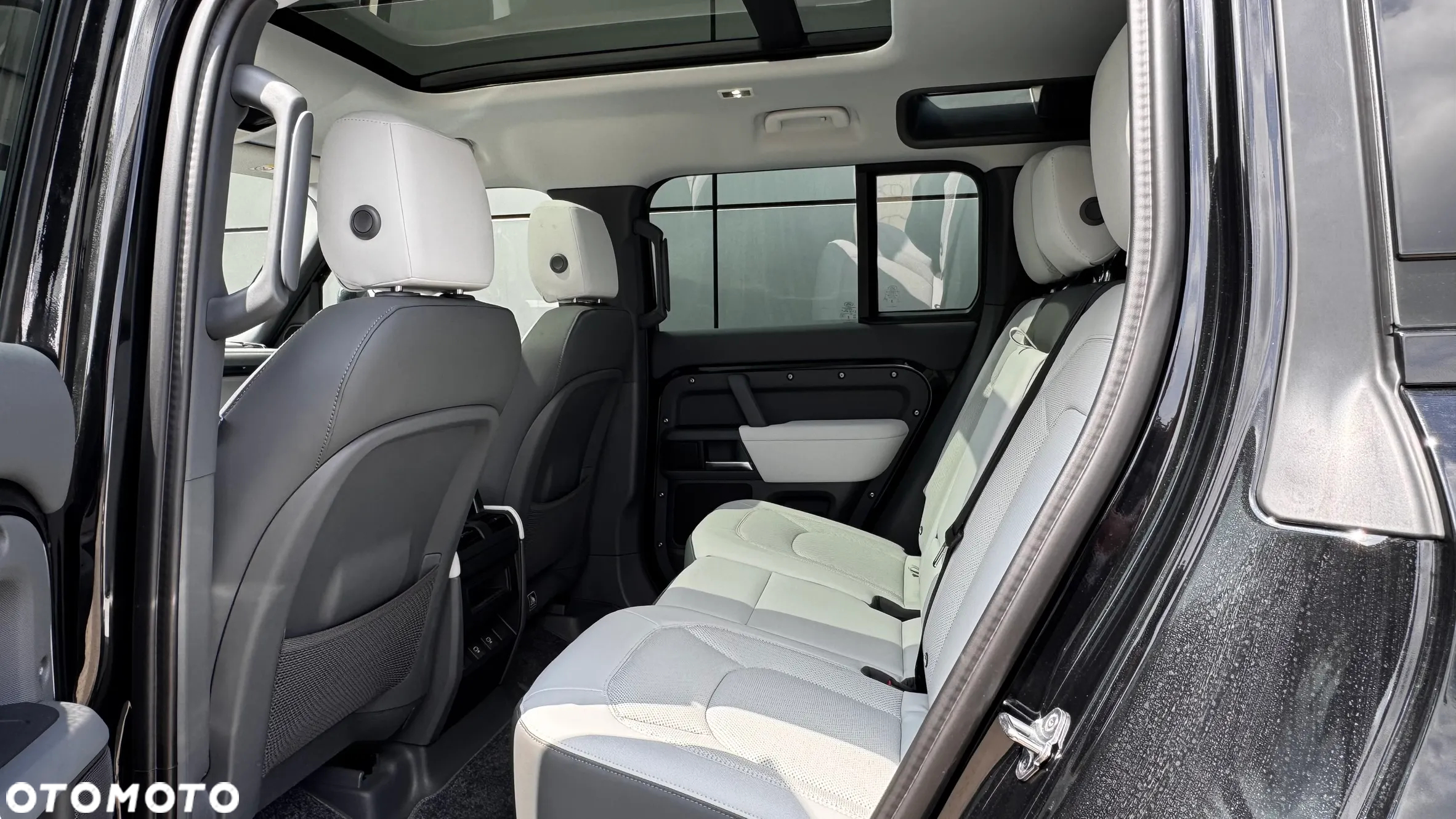 Land Rover Defender 110 2.0 D240 SE - 9