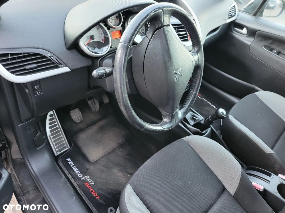 Peugeot 207 - 8