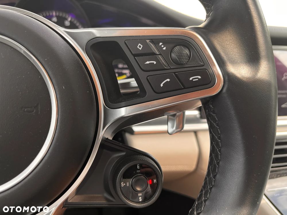 Porsche Panamera Turbo S - 19
