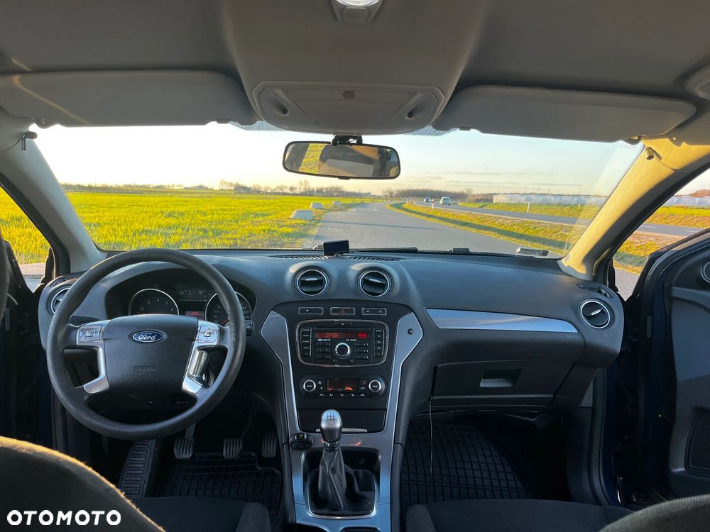 Ford Mondeo 2.0 Ambiente - 16