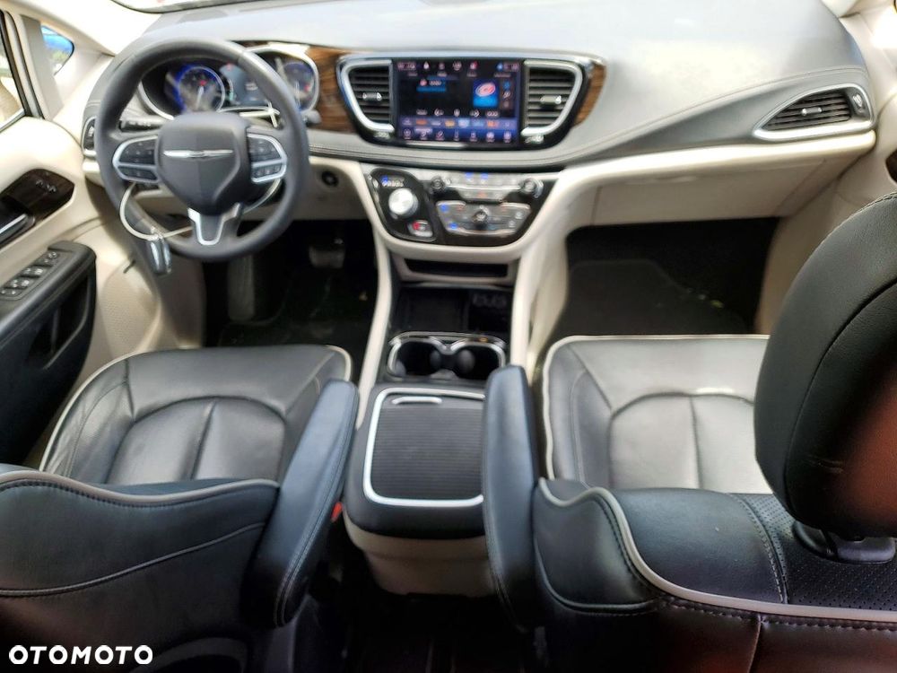Chrysler Pacifica - 7