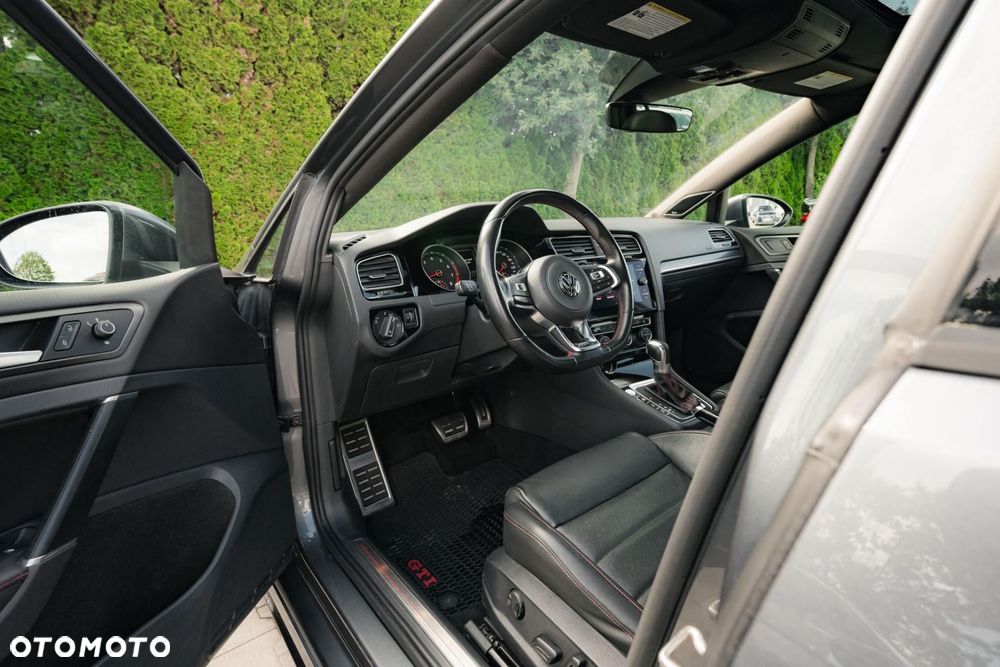 Volkswagen Golf - 10