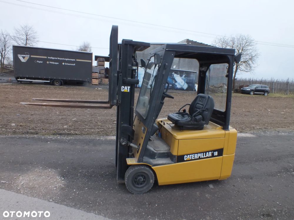 Caterpillar Cat 18 - 6