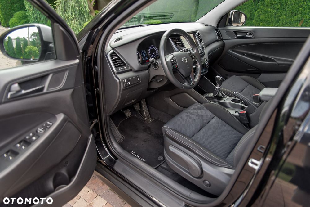 Hyundai Tucson 1.6 GDI BlueDrive GO 2WD - 27