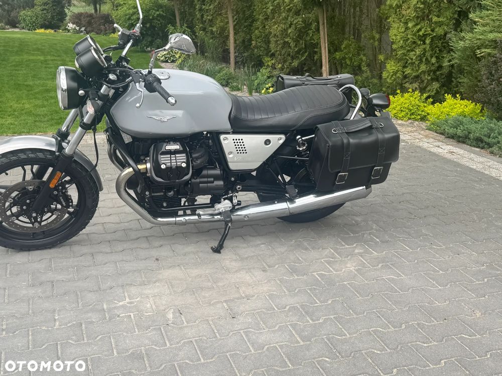 Moto Guzzi V7 - 12