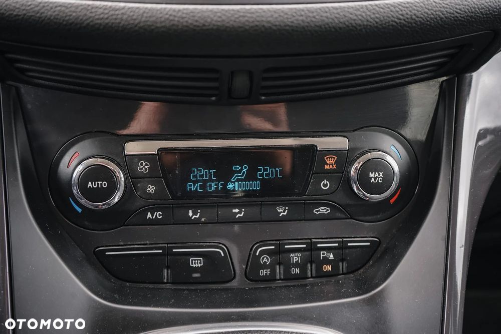 Ford Kuga 2.0 TDCi FWD Titanium - 25