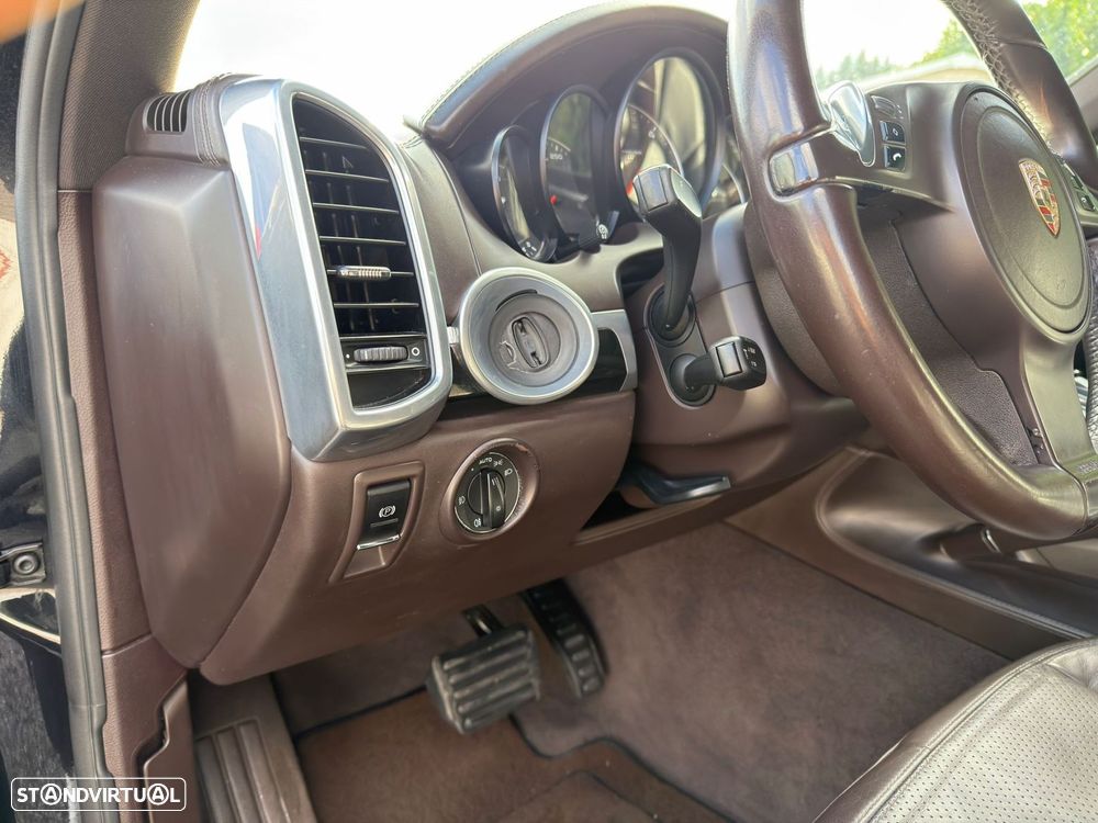 Porsche Cayenne - 34